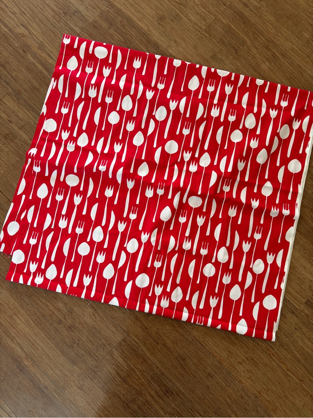 Quilting Fabric Robert Kaufman Louise Cunningham Metro Cafe Red/white 44”x 81”